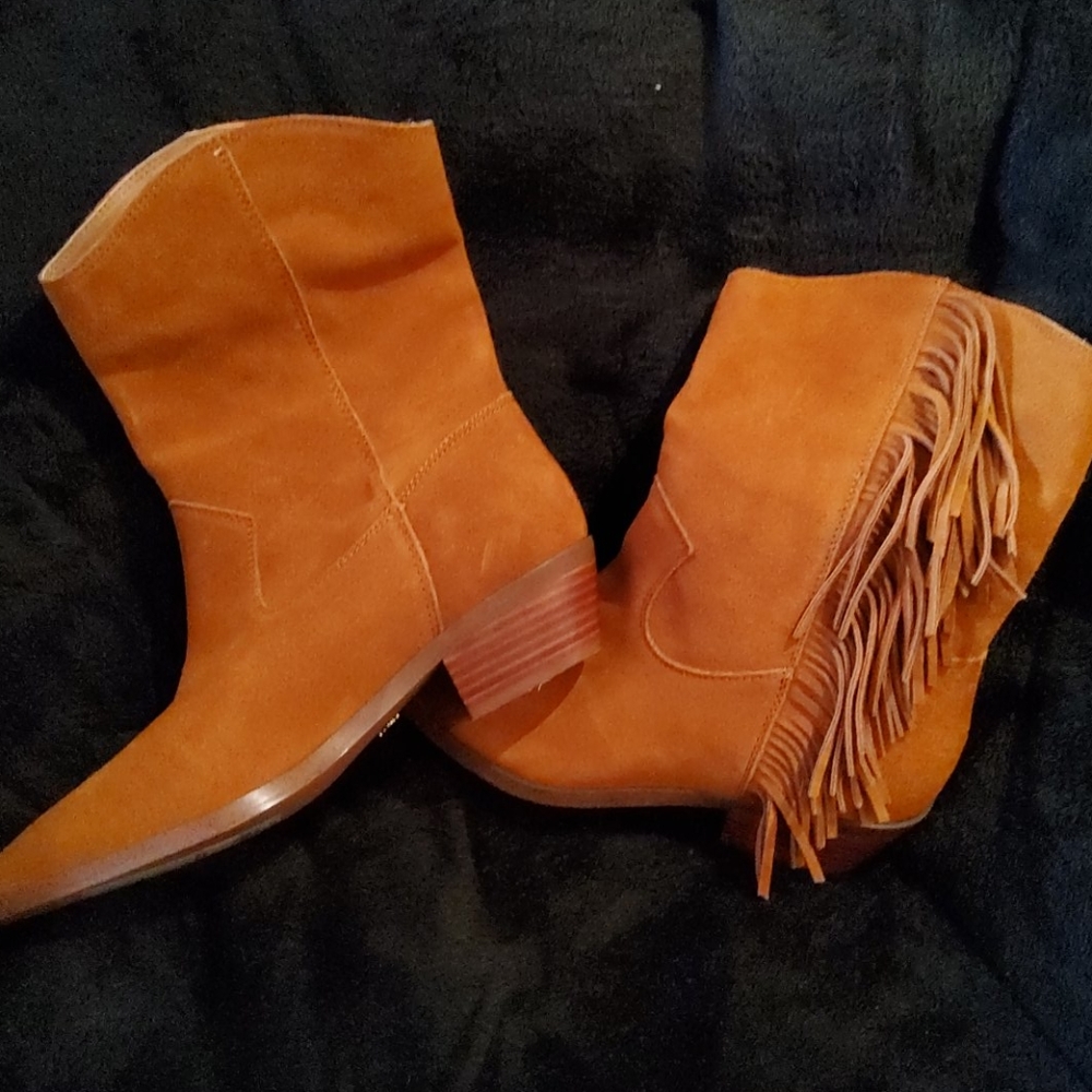 Boots - Picture 2 of 6